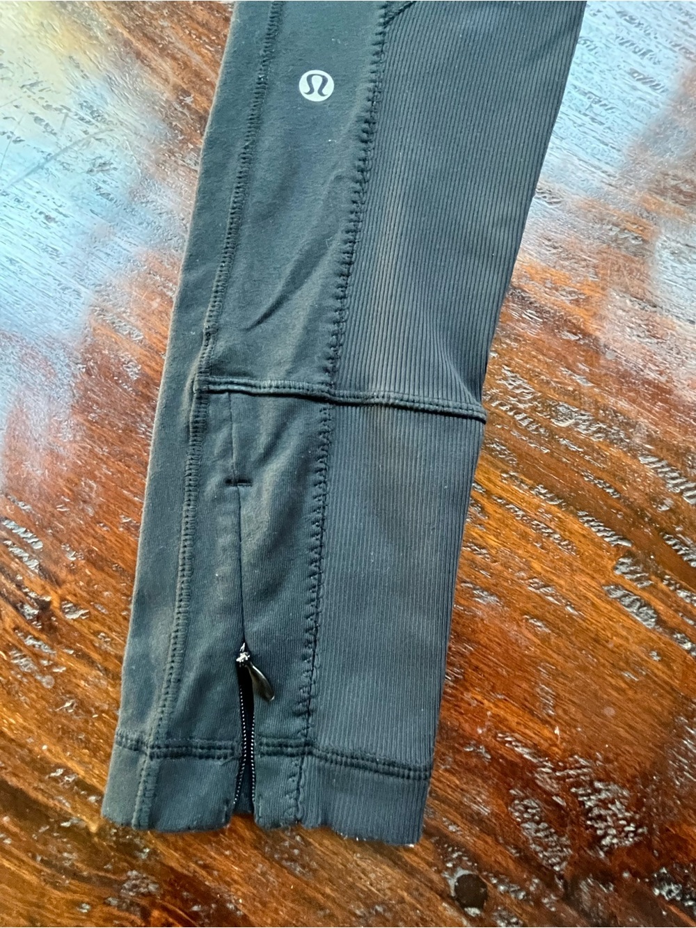 Lululemon Rare Discontinued Black Moto Panel Leggings Ankle Zip Size 6 - Picture 6 of 7